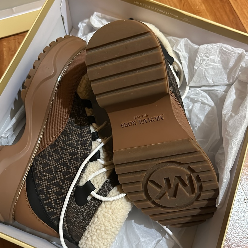 Michael Kors Brown Dupree Lace-up lady shoes - Picture 3 of 6